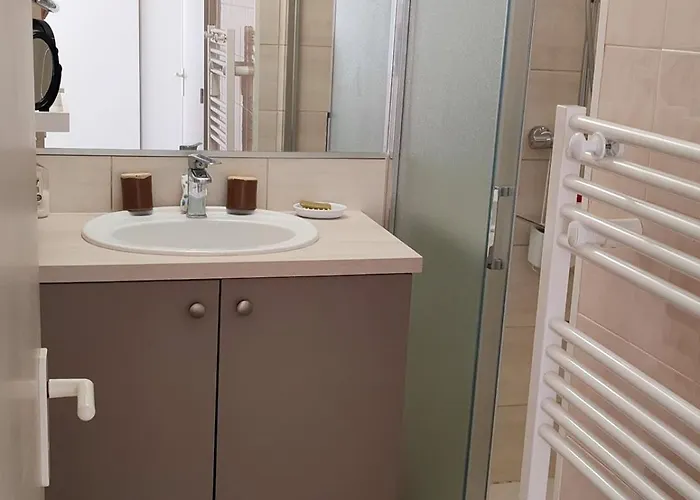 Tres Belle T2, Vue ,le A Pied *