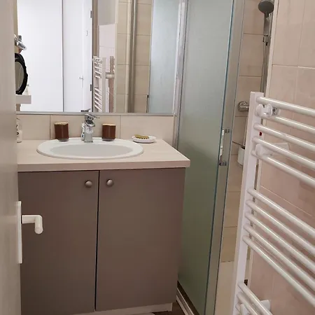 Tres Belle T2, Vue ,le A Pied *