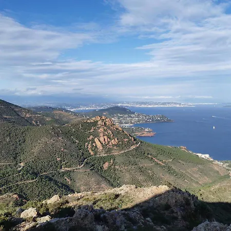 Tres Belle T2, Vue ,le A Pied *