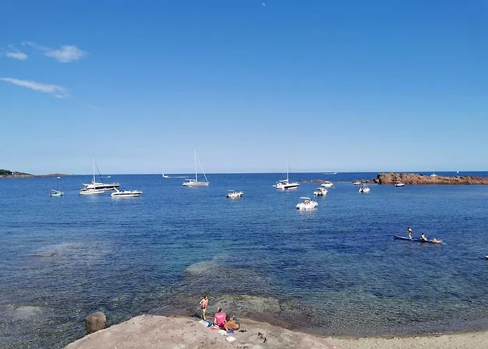 Tres Belle T2, Vue ,le A Pied Saint-Raphaël