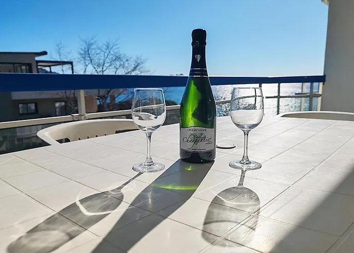 Tres Belle T2, Vue ,le A Pied Saint-Raphaël